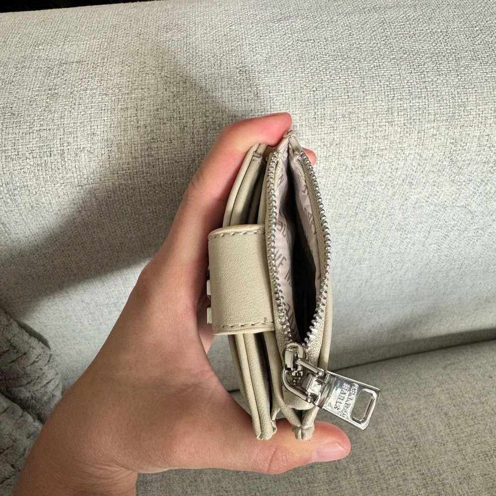 Steve Madden Cream Wallet with Logo - Picture 5 of 5